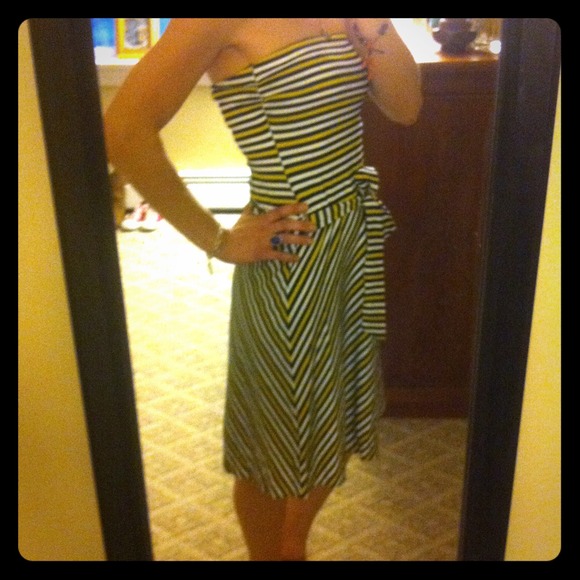 H&M Dresses & Skirts - 🌟Striped strapless dress🌟