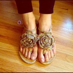 Gold flower sandal  💕