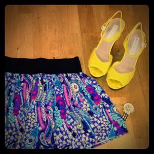 💥SOLD💥Naughty Monkey wedge in mustard. Size 6.5