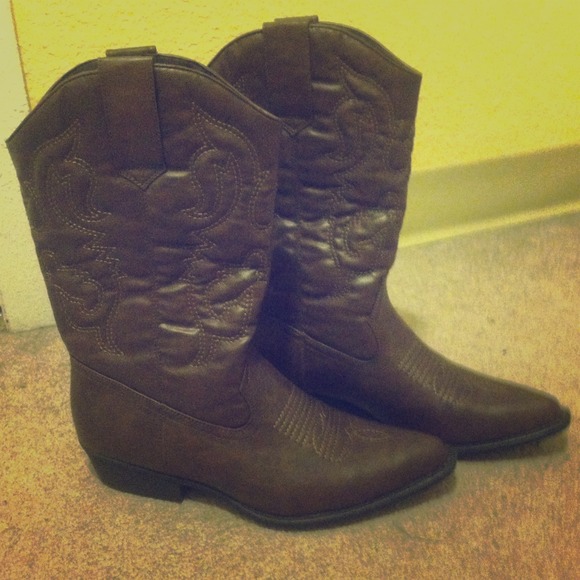 Brown cowgirl boots