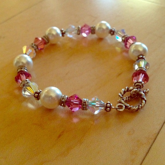 SOLD!❌Vintage Rose Pearl toggle bracelet