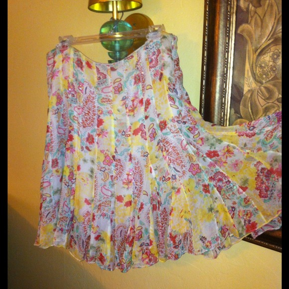 Silk floral skirt perfect for summer - Picture 1 of 2