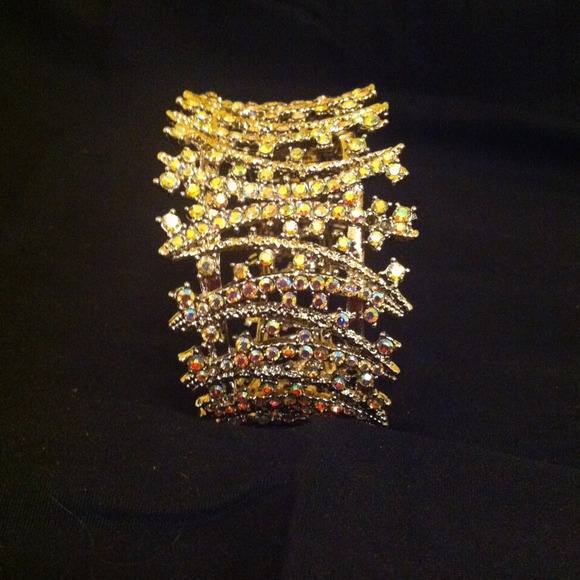 SOLD ✨HOST PICK✨💥Very Blingy Bracelet💥 - Picture 2 of 3