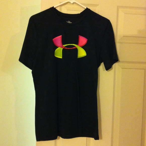 Women's underarmour Tshirt