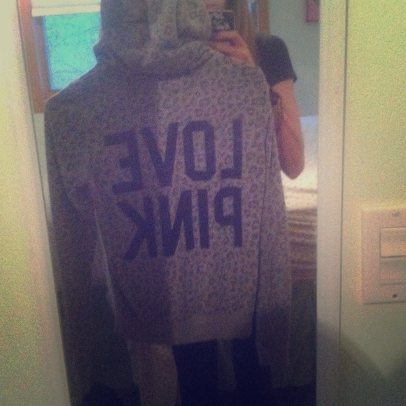 💢SOLD💢Pink grey leopard print sweater