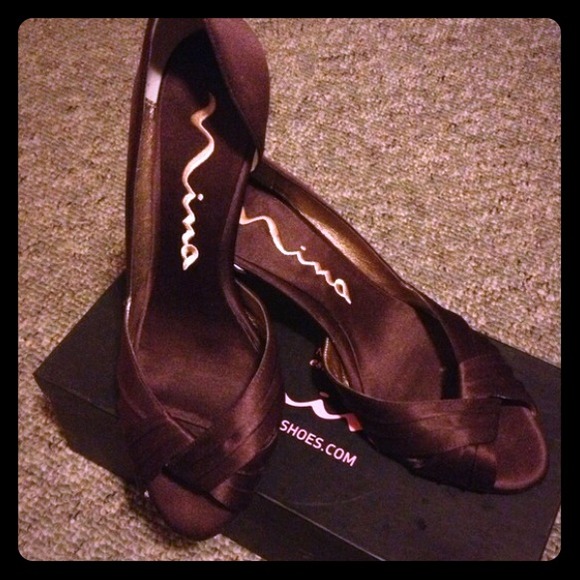 🎉REDUCED!! Chocolate Brown Nina Heels!