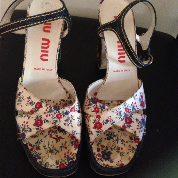 ❌SOLD❌Vintage MIU MIU Floral Denim Platform Heels - Picture 2 of 4