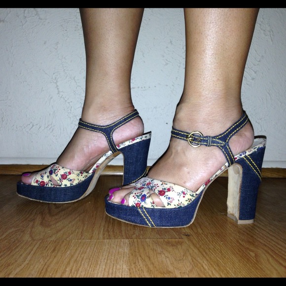 ❌SOLD❌Vintage MIU MIU Floral Denim Platform Heels - Picture 4 of 4