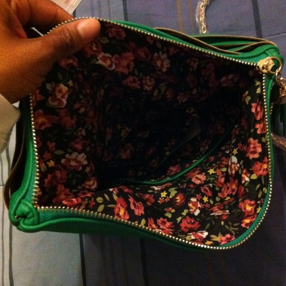 🚫BUNDLED🚫 Mint colored clutch - Picture 3 of 4