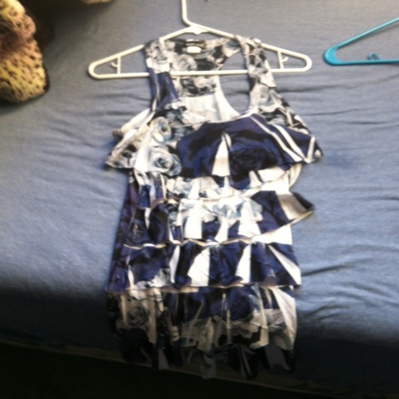 Adorable top! Price negotiable! - Picture 1 of 2