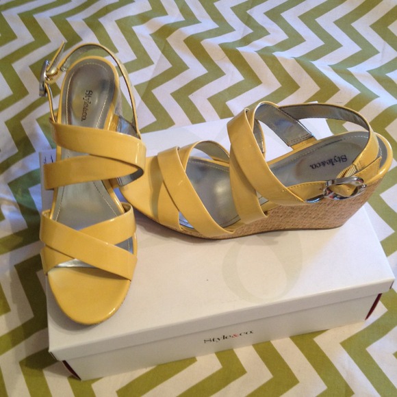Yellow wedge sandals. Size 7.5 $30