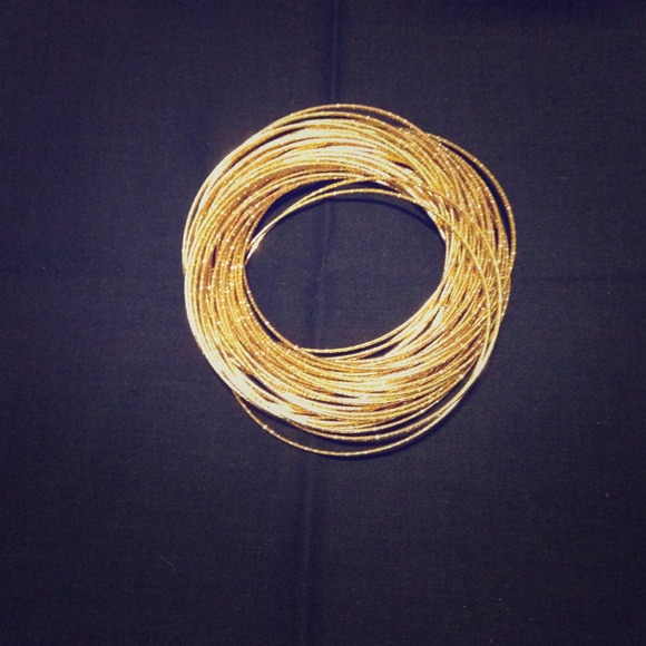 🆕 Set of gold bangles 💕NWOT