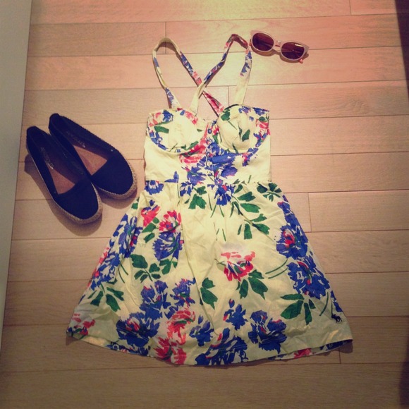 Abercrombie & Fitch Dresses & Skirts - 💢Reserved💢 - Corset style floral cross back