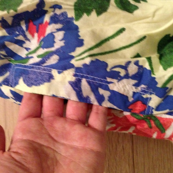 💢Reserved💢 - Corset style floral cross back - Picture 4 of 4