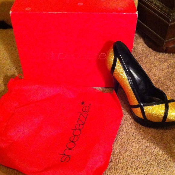 *HP 11/23* NIB gold ShoeDazzle heels - Picture 4 of 7