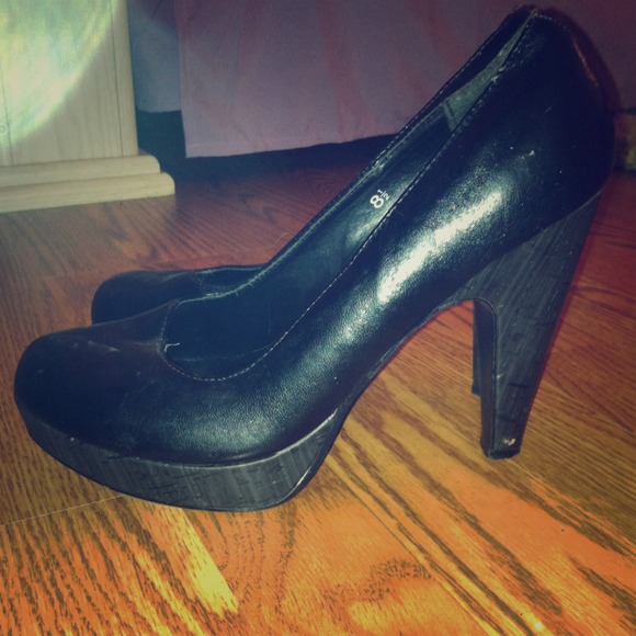 ⬇⬇REDUCED!!Black miss me heels