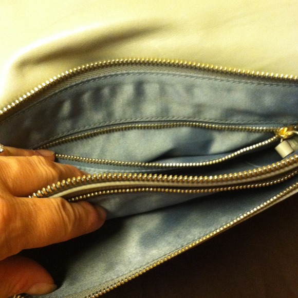 ❌First 80$ takes it ❌💯 Coach purse was 175$ - Picture 3 of 4