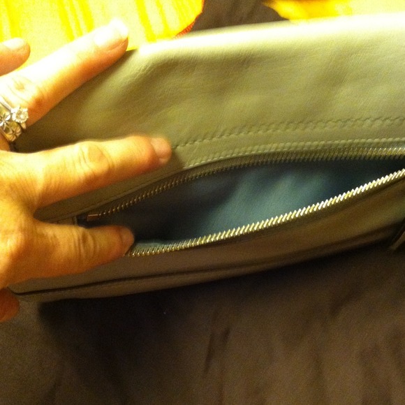 ❌First 80$ takes it ❌💯 Coach purse was 175$ - Picture 4 of 4