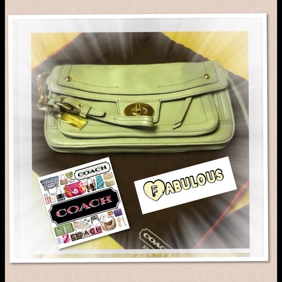 Coach Handbags - ❌First 80$ takes it ❌💯 Coach purse was 175$