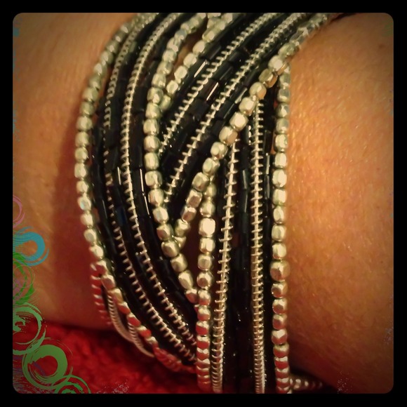 Flex bangle in detailed bead design