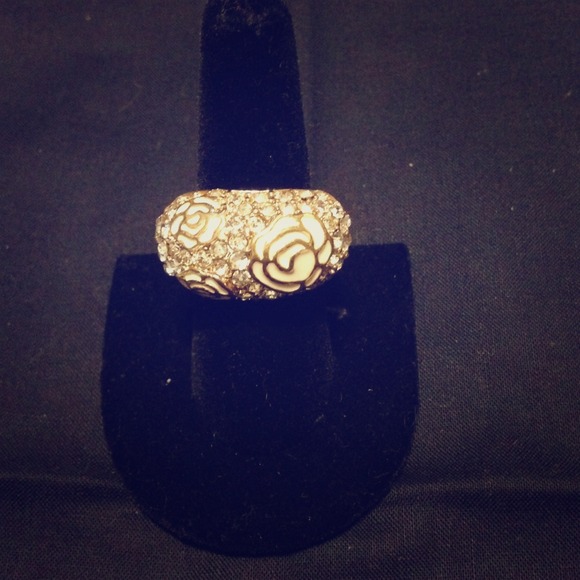 💛 Gold, crystal & ivory rose vintage style ring💛