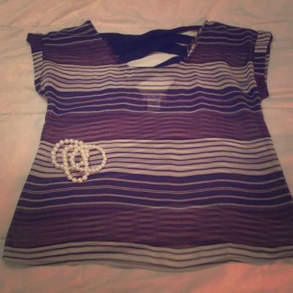 Criss cross back striped blouse!