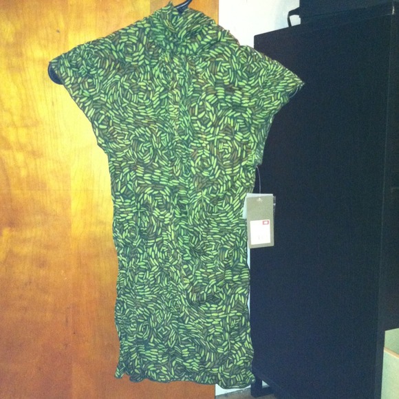 🌟REDUCED🌟Green crinkly shirt