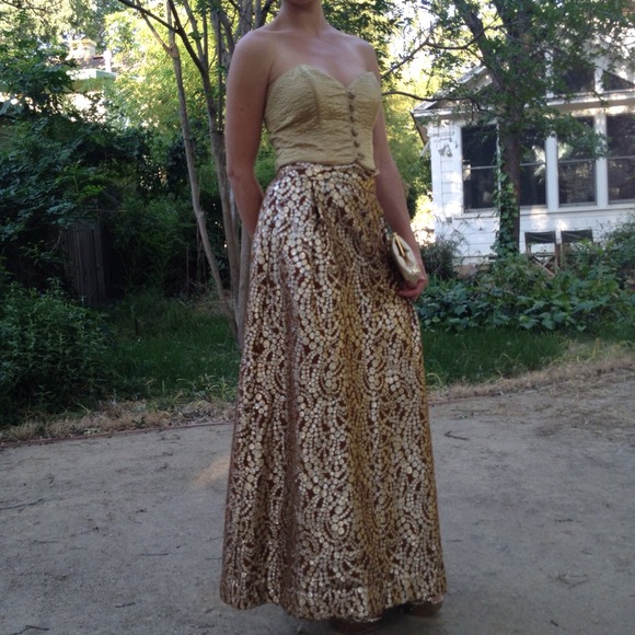 Amazing vintage skirt-gold detail makes you glow! - Picture 2 of 4