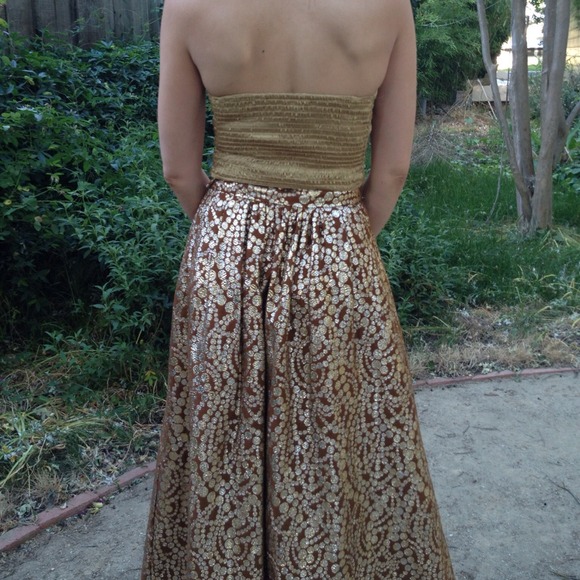Amazing vintage skirt-gold detail makes you glow! - Picture 4 of 4