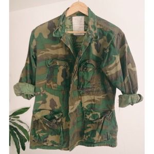 🌟1 DAY SALE!✨⬇Reduced!⬇ Camo Jacket