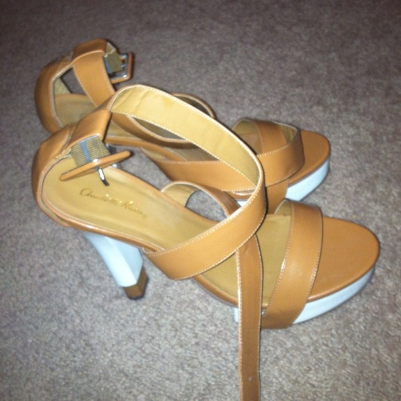 🔶 Shoes - Picture 2 of 3