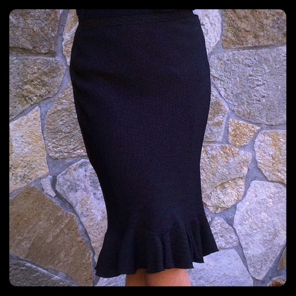 Reduced Pencil skirt black print ruffle