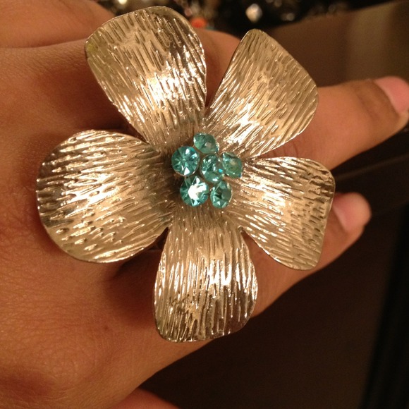 Flower cocktail ring