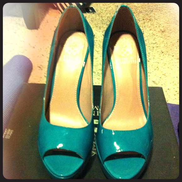 Vince Camuto Caribbean green heels