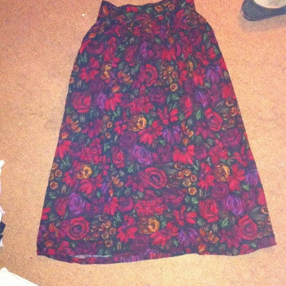 Beautiful floral high waisted skirt!