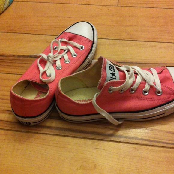 Pink Converse - Picture 2 of 2