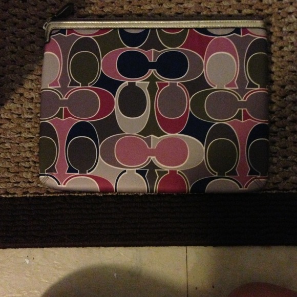 SOLD 💯authentic coach iPad case