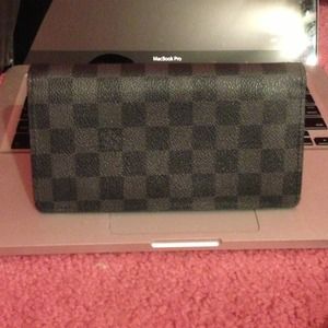 Louis Vuitton Men's Brazza Wallet