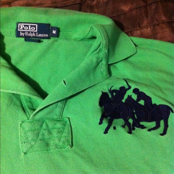 Green short sleeved collared polo mini button up! - Picture 2 of 4