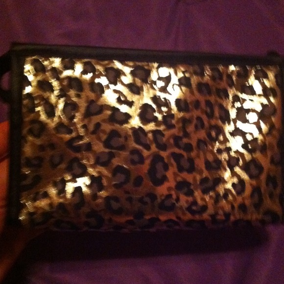 Makeup bag!! Never used - Picture 2 of 3