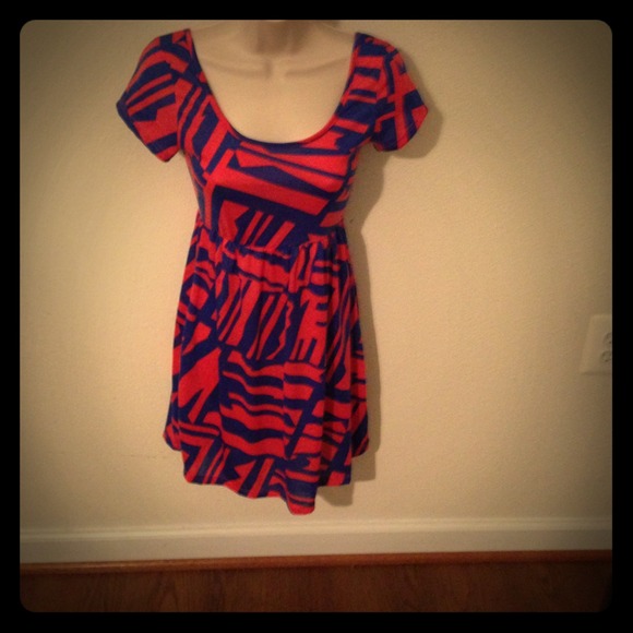 NWT Beautiful Geometric Print Short Dress