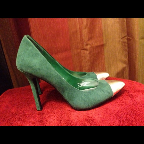🔻REDUCED🔻Silver Cap Heels