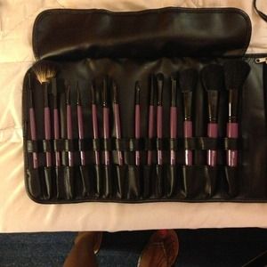 BH Cosmetics brush set