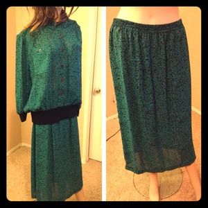 GREEN WITH BLACK LINING DRESS