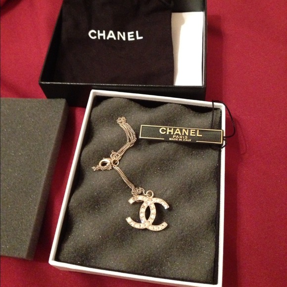 )Chanel CC logo necklace. Authentic!!! Sold