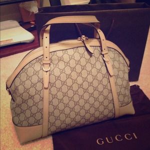 Gucci classic bag. Cute design!:)