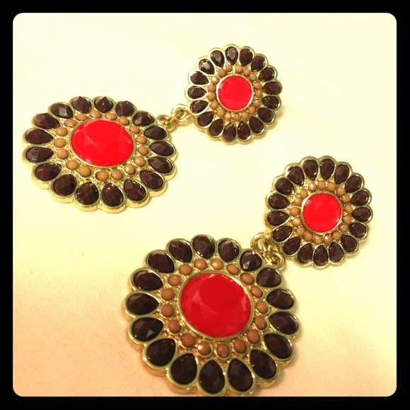 Gold flower design earrings