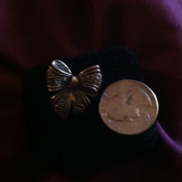 Bow earrings - Picture 2 of 2