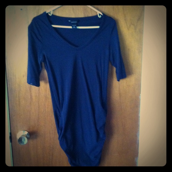 Mid length sleeve black tunic!
