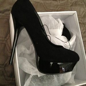 Black heels with platform. Forever 21